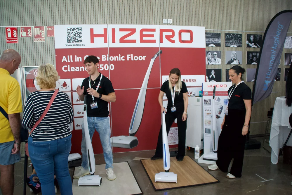 Hizero team demonstrating bionic cordless floor cleaners on real surfaces